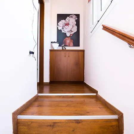 Elli Villa *